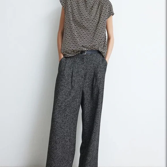 H&M Black and Cream Geometric Blouse - Picture 3 of 6